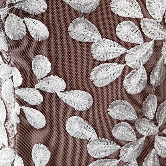 Dress the Population Anabel Semisheer Sweetheart Neck Gown Off White Size M NWT - Picture 4 of 16